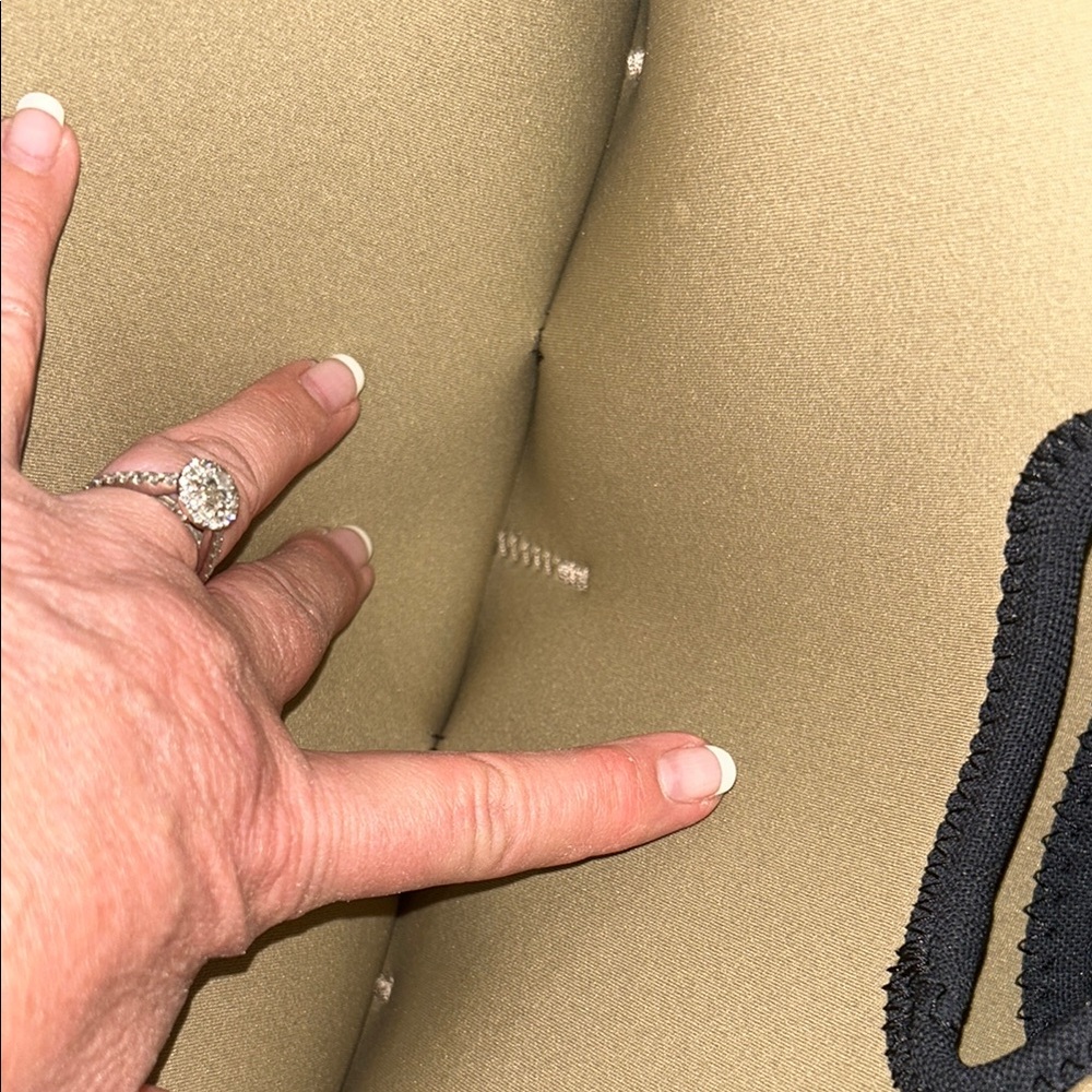Built NY Black Neoprene Beer 🍺 Tote - Picture 7 of 9